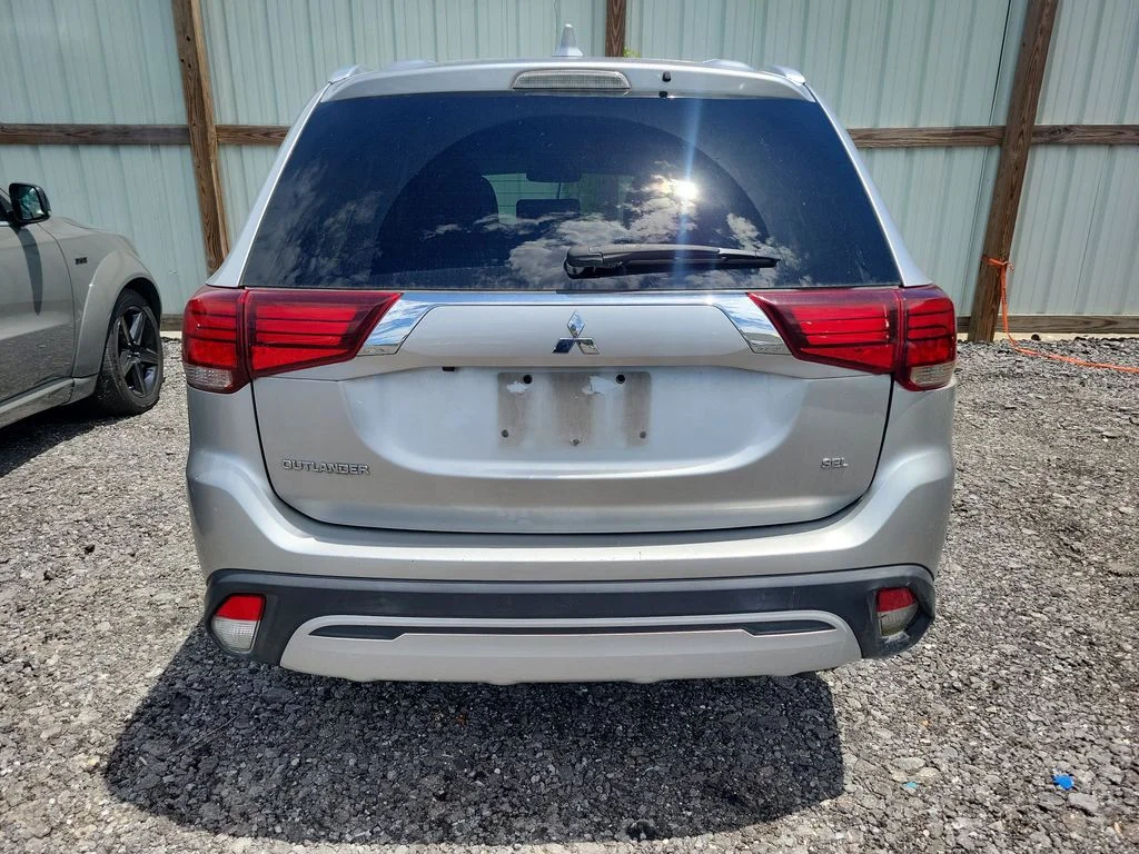 Used 2020 Silver Mitsubishi  image 11