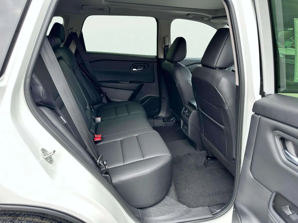 New 2026 Everest White Pearl Tricoat Nissan Dark Armor image 18
