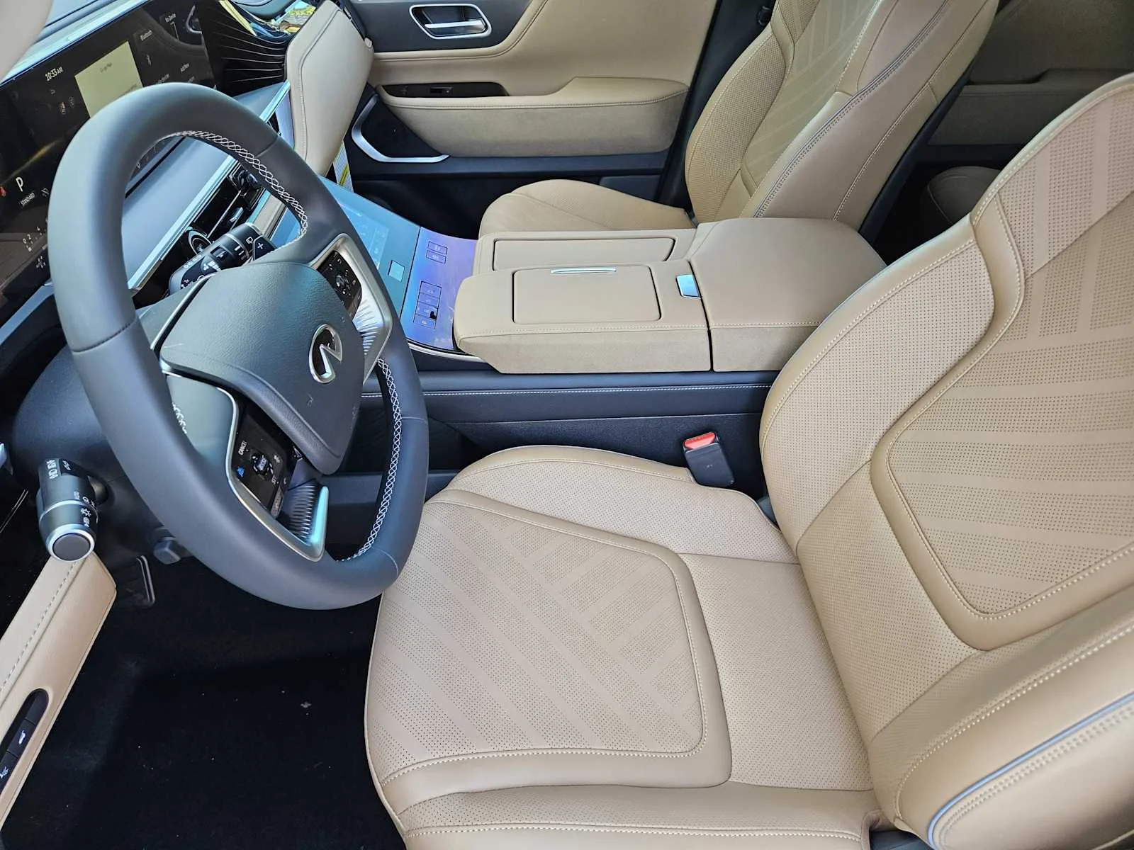 New 2027 RADIANT WHITE INFINITI Luxe 4WD image 8
