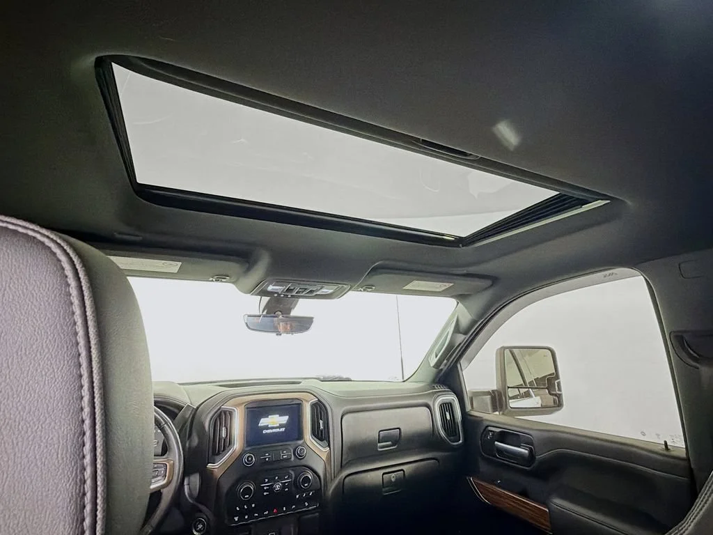 Used 2021 Iridescent Pearl Tricoat Chevrolet High Country image 15
