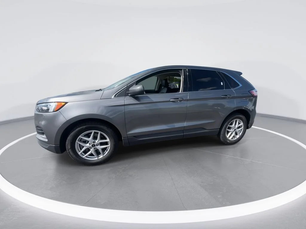Used 2023 Gray Ford SEL image 5