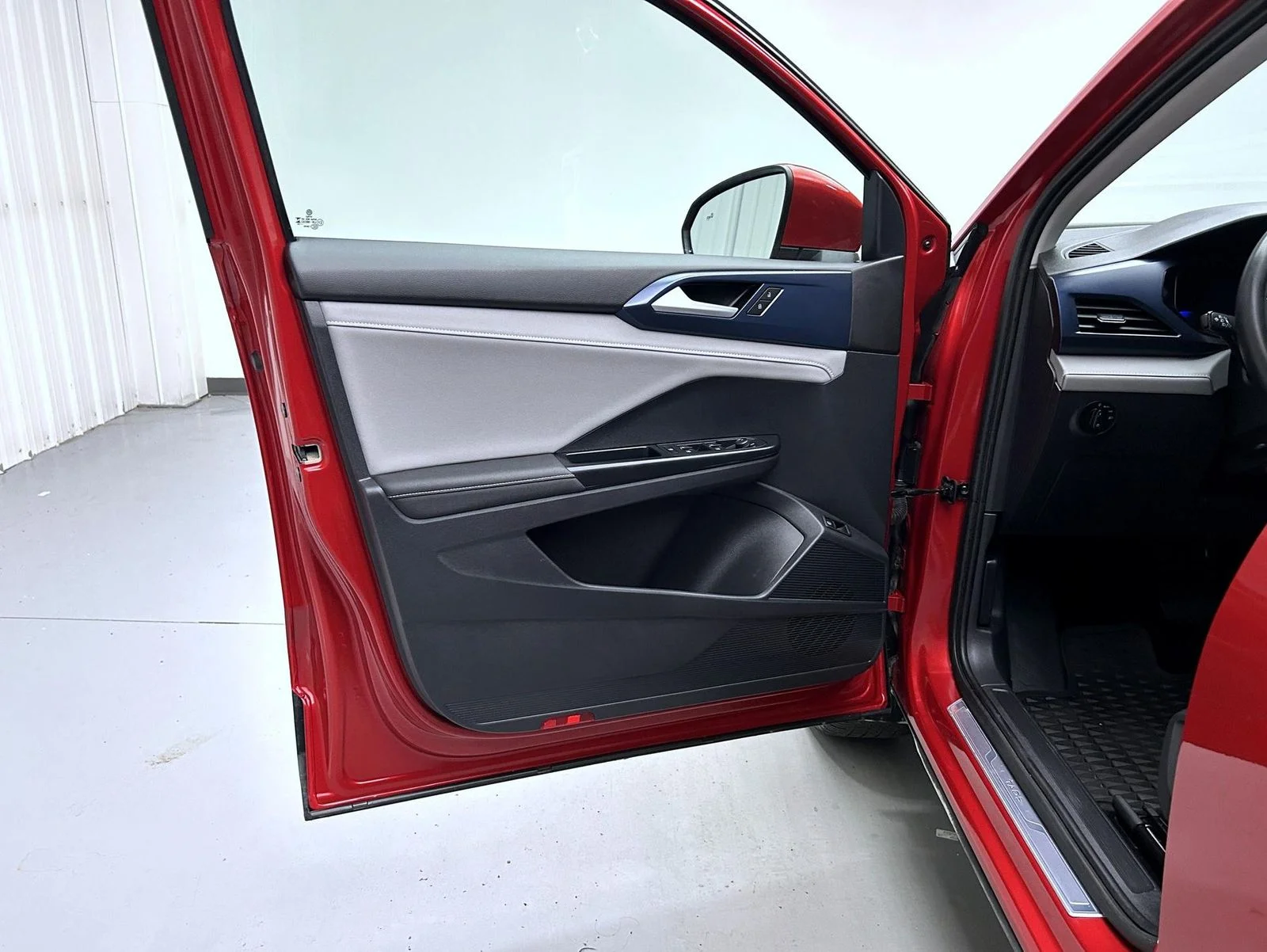 Used 2024 Red Volkswagen 1.5T SE image 9