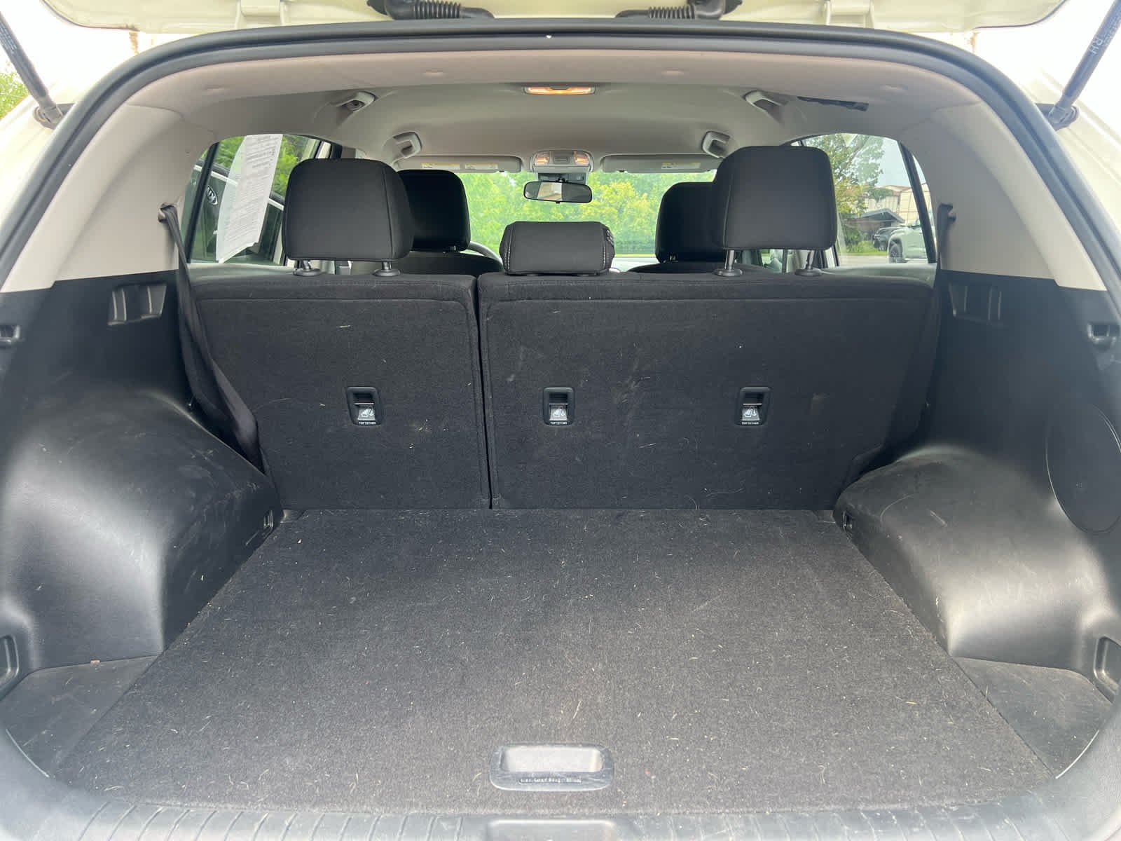Used 2022 Snow White Pearl Kia LX image 26