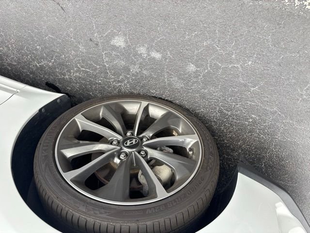 Used 2019 White Hyundai 2.0 Premium image 4