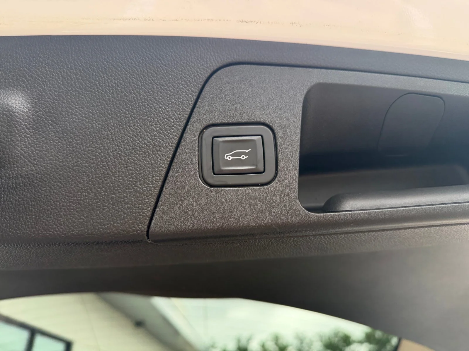 Used 2017 Summit White Buick Essence image 37