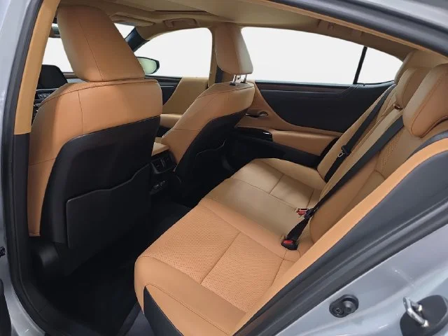 Used 2023 Iridium Lexus 350 image 12