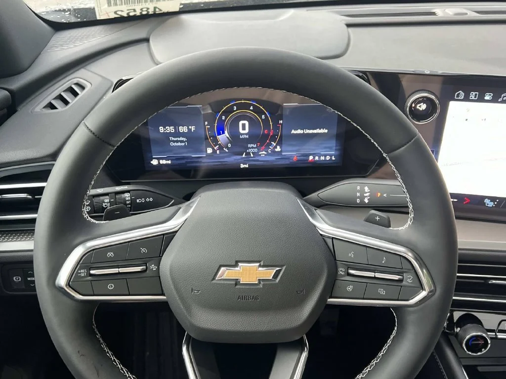 New 2027 Mosaic Black Metallic Chevrolet LT image 18
