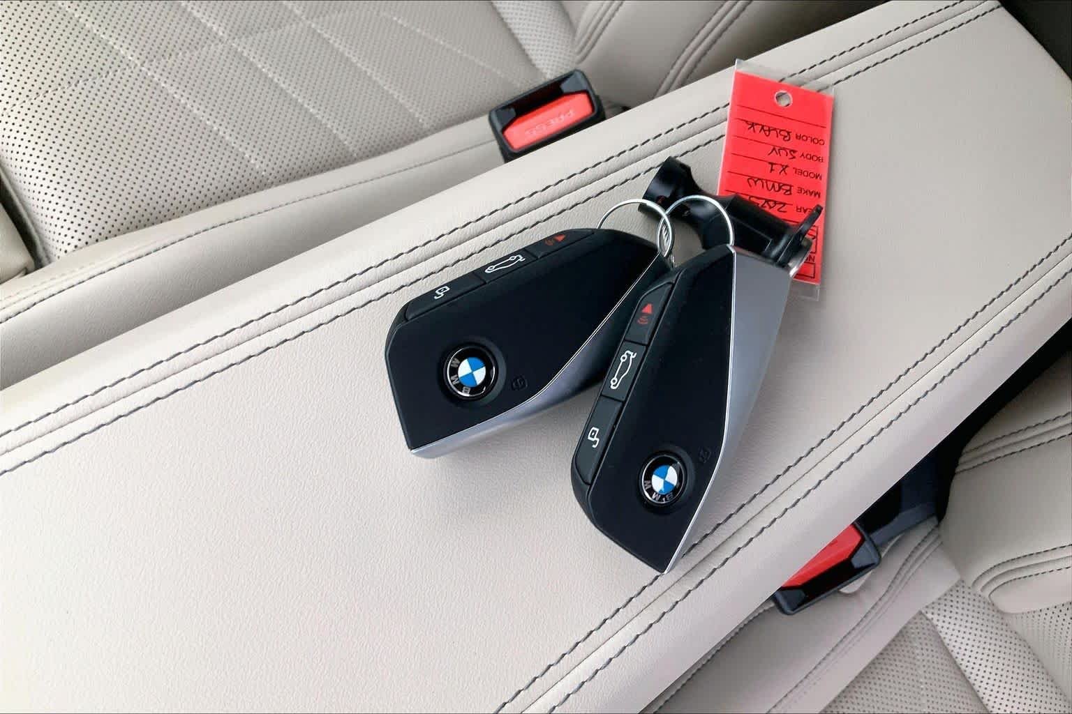 Used 2025 Black Sapphire Metallic BMW xDrive28i image 14