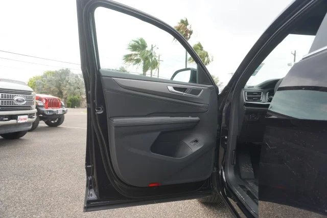 New 2026 Deep Black Pearl Volkswagen 2.0T SE W/TECHNOLOGY image 15