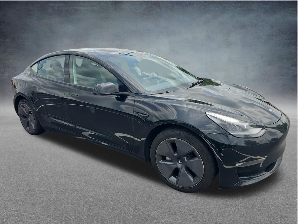 2022 Tesla Model 3 Standard Range Plus's photo
