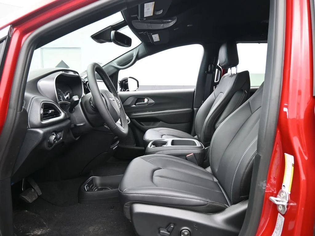 New 2026 Red Hot Pearl-Coat Exterior Paint Chrysler Select image 11