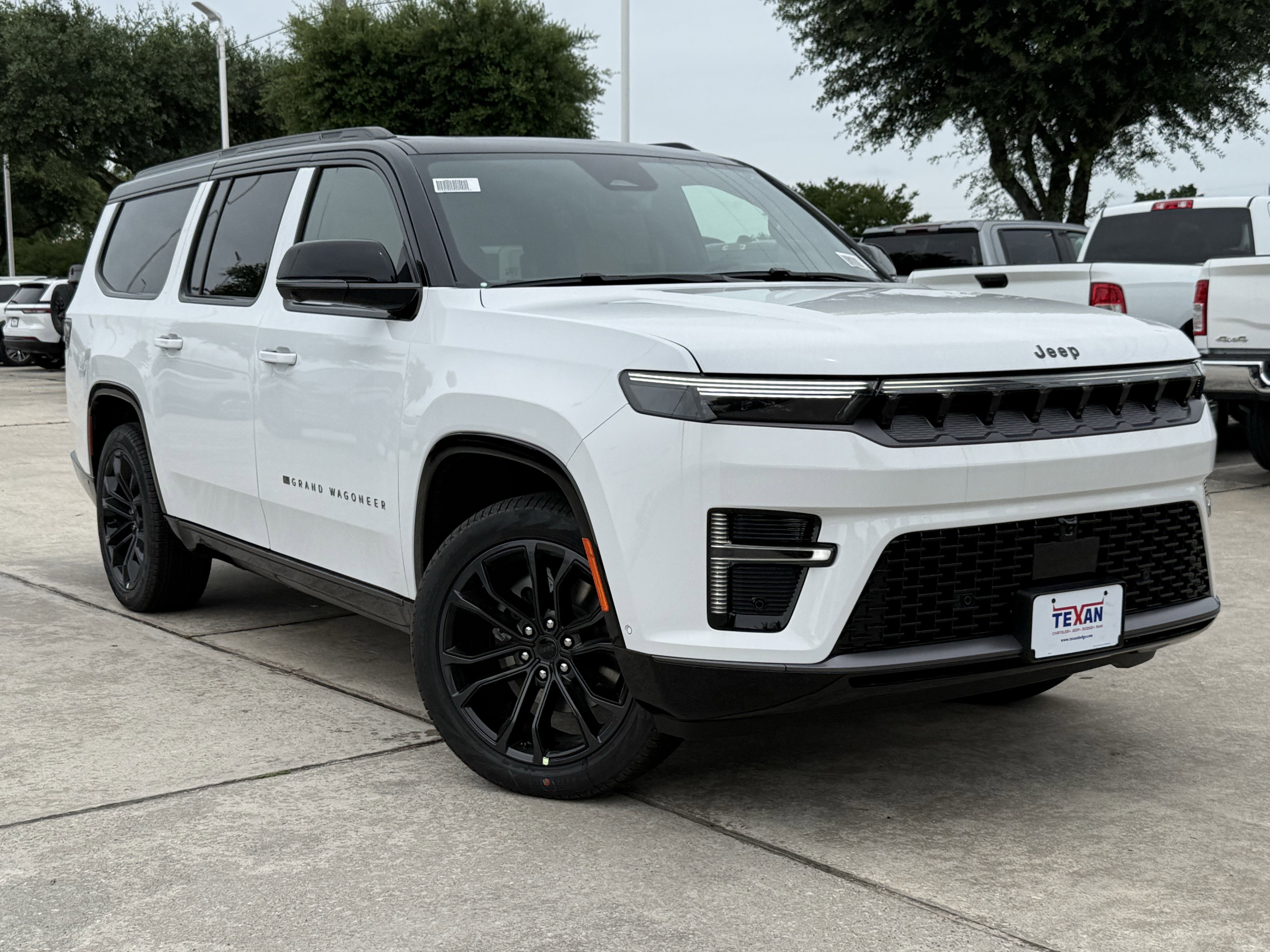 New 2026 Bright White Clear-Coat Exterior Paint Jeep Summit Reserve image 2