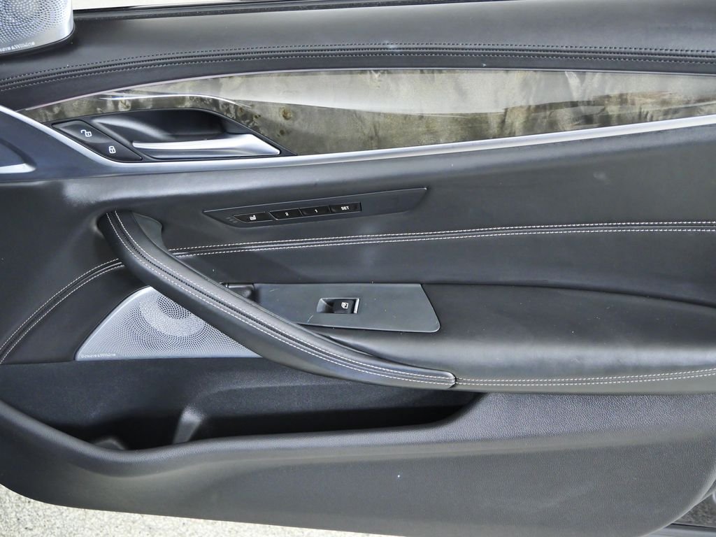 Used 2018 Carbon Black Metallic BMW M550i xDrive image 22
