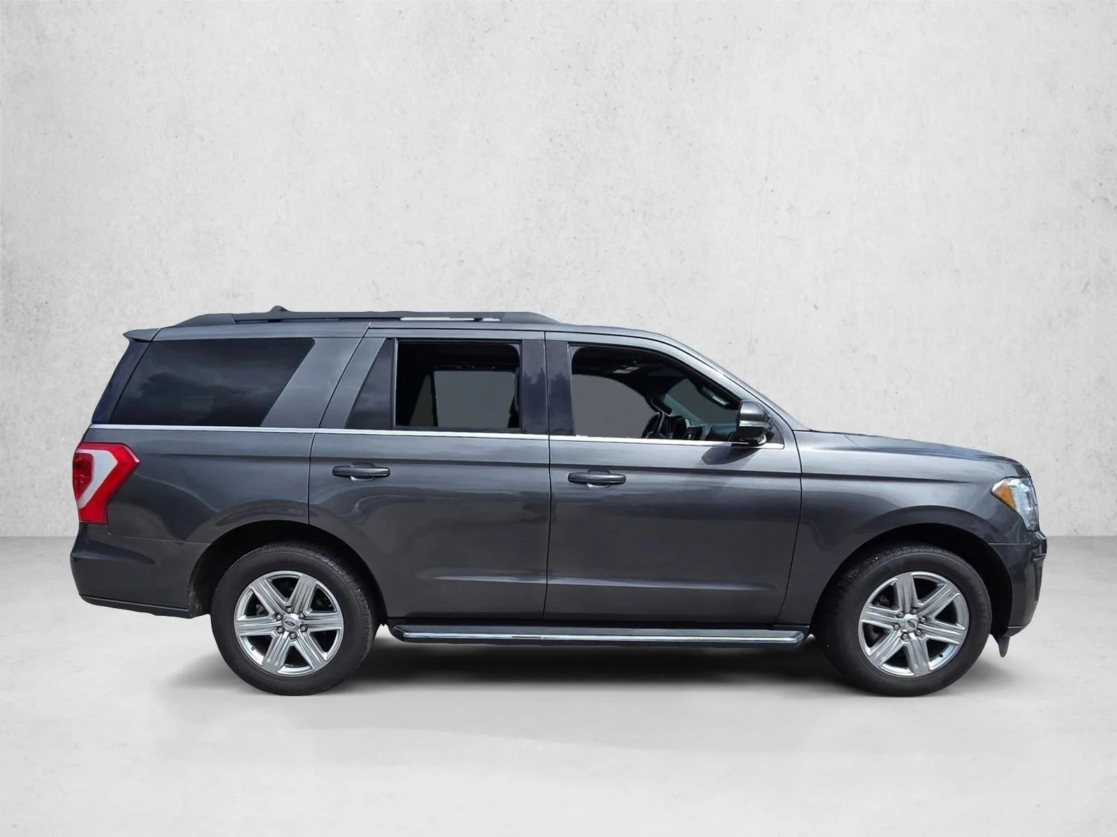Used 2021 Magnetic Metallic Ford XLT image 4