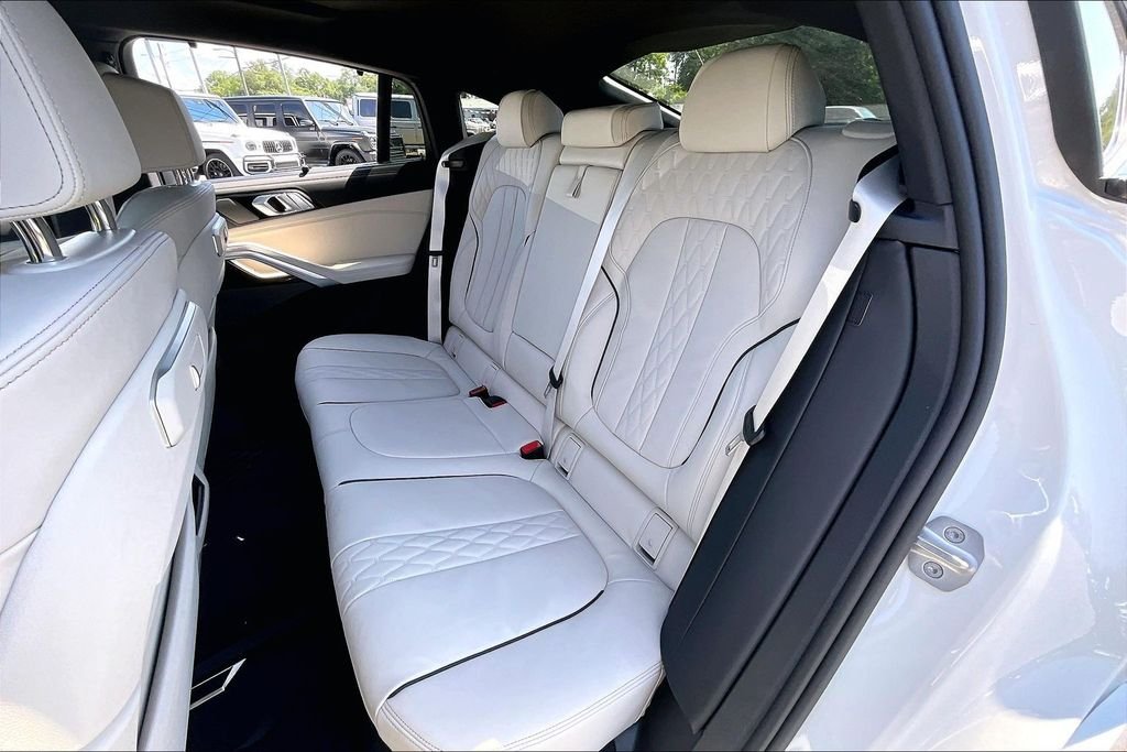 New 2027 White BMW xDrive40i image 23
