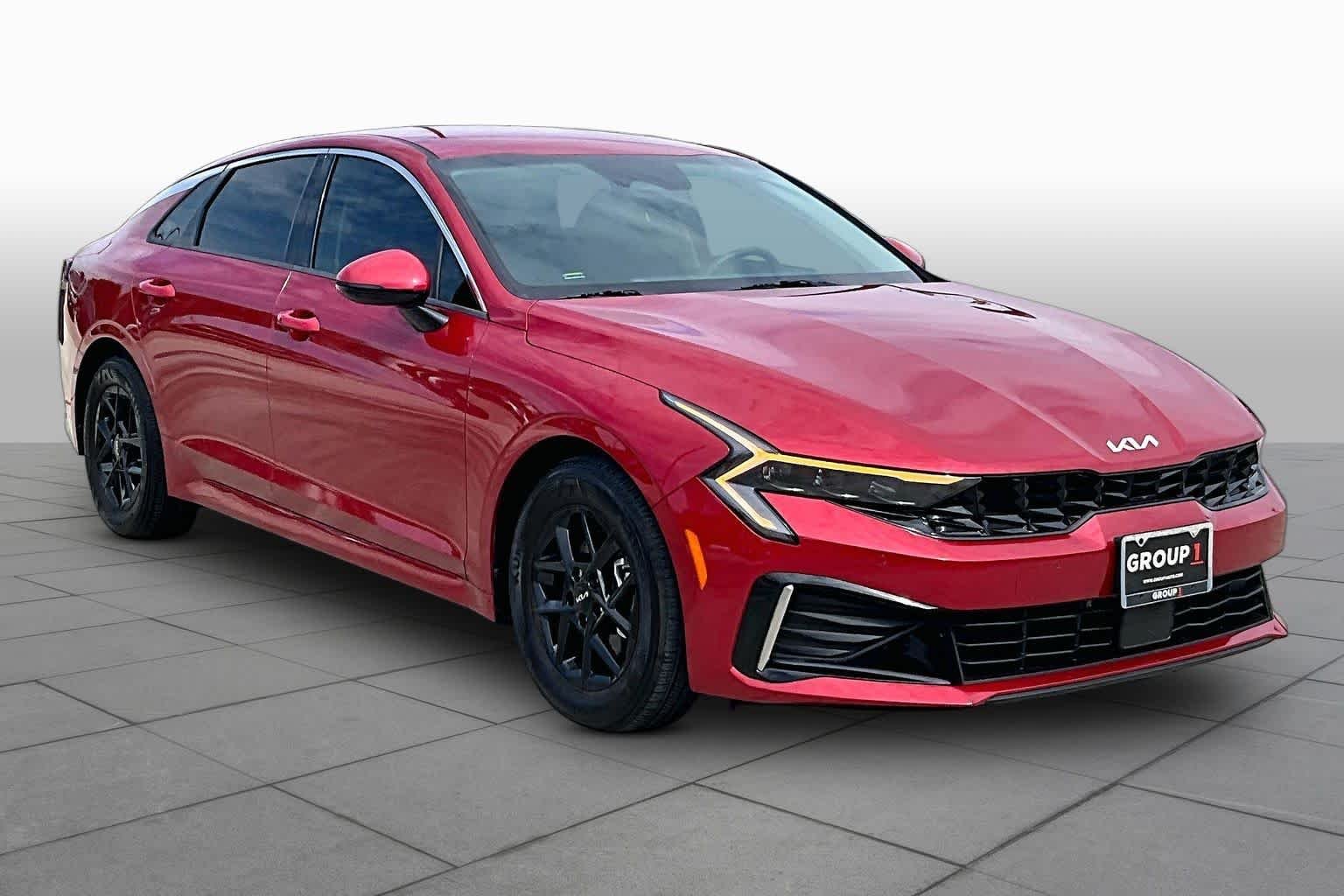 Used 2025 Runway Red Kia LXS image 5
