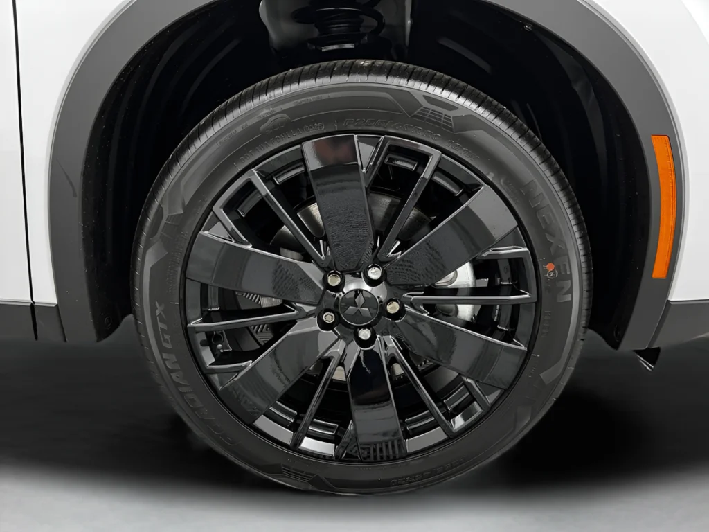New 2026 White Diamond Mitsubishi LE image 46