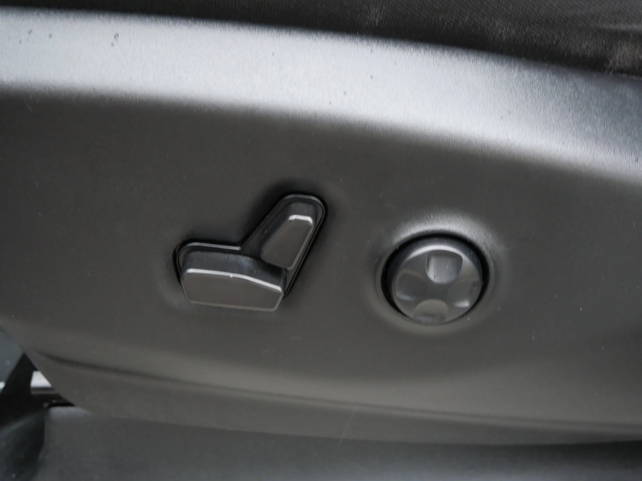 Used 2024 Brilliant Black Crystal Pearlcoat Chrysler LX image 22