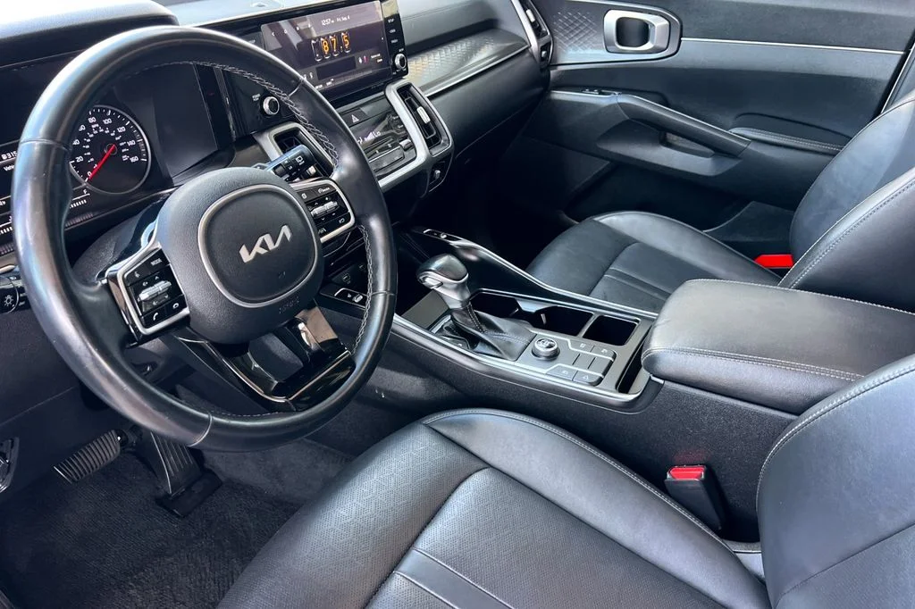Used 2022 White Kia S image 13