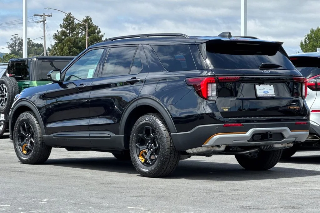 New 2026 Black Metallic Ford Tremor® image 6