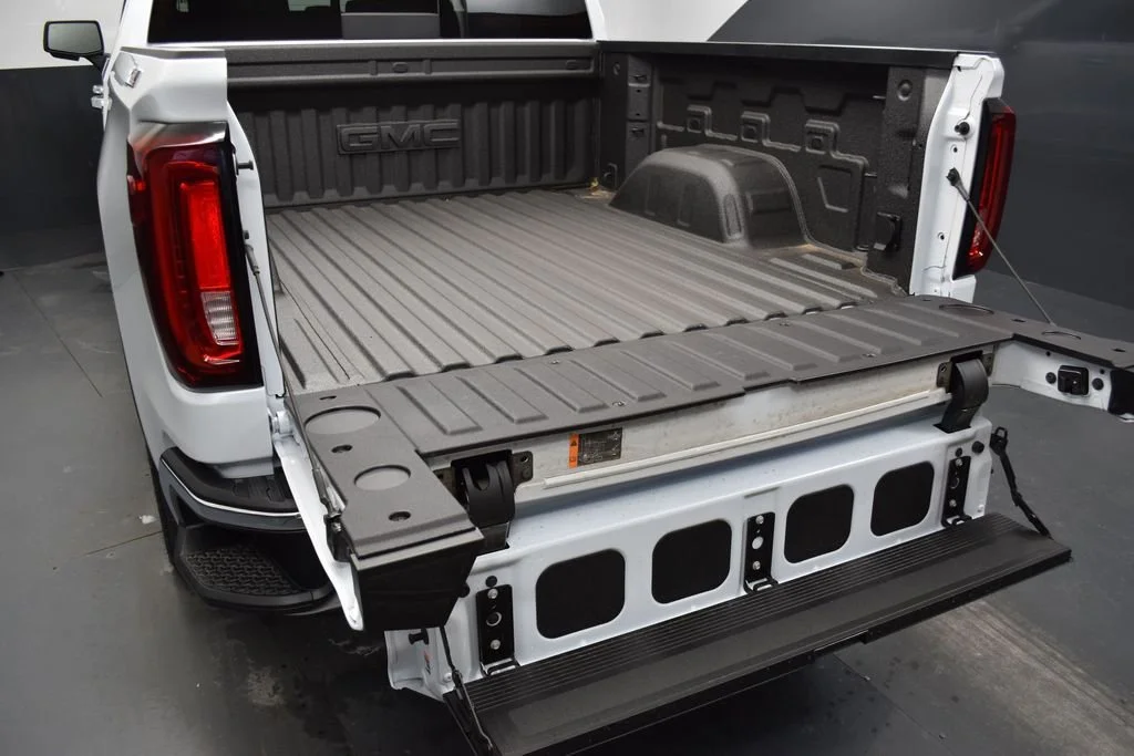 New 2026 Glacier White Tricoat GMC SLT image 27