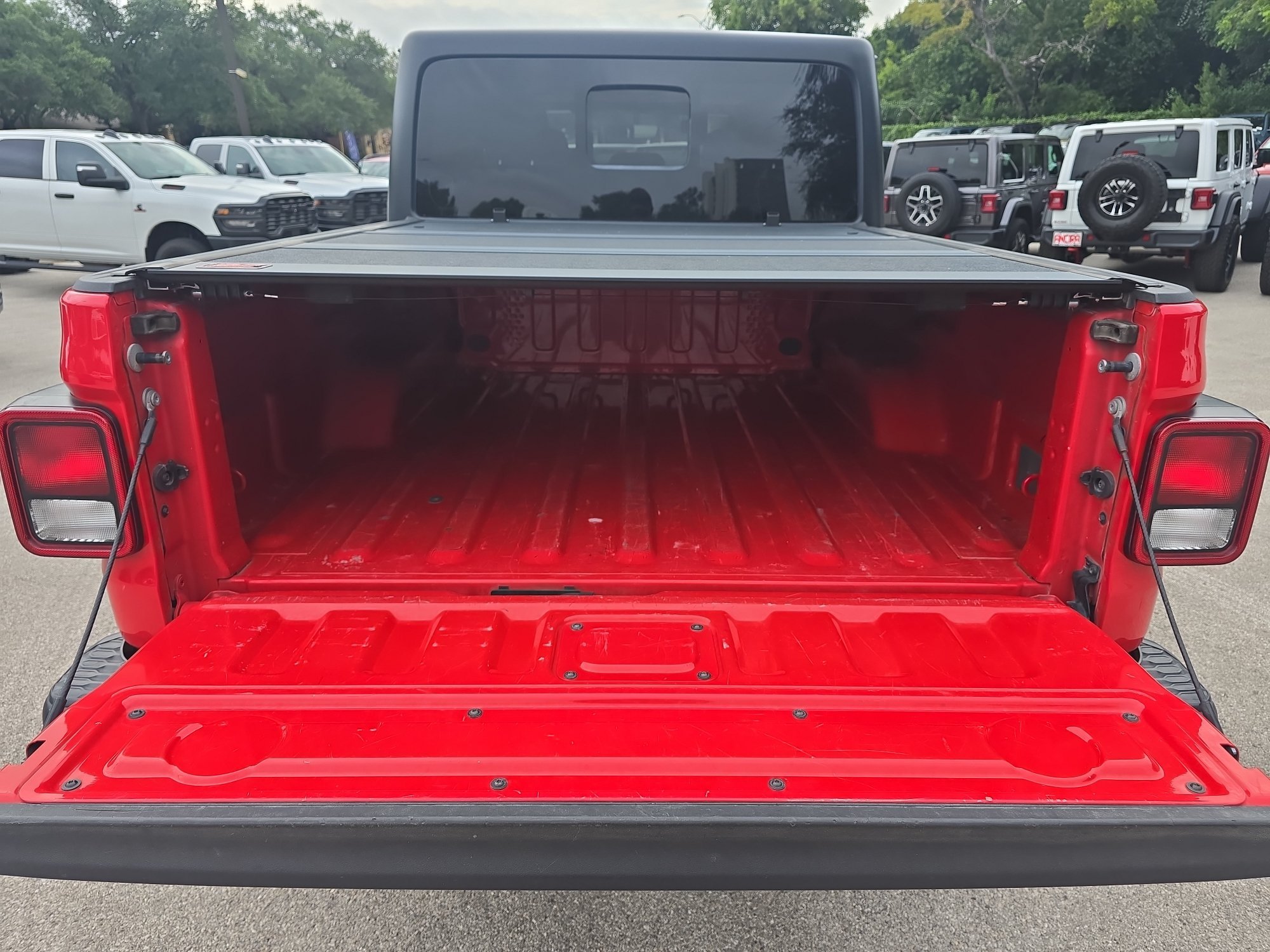 Used 2021 Firecracker Red Clearcoat Jeep Freedom image 12