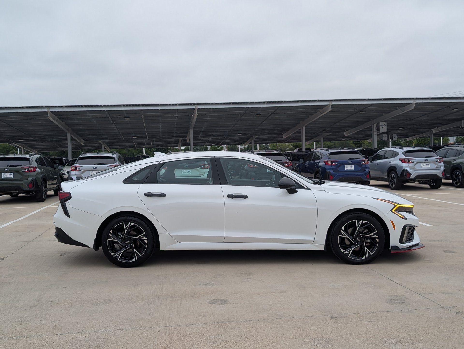 Used 2025 White Kia GT-Line image 6