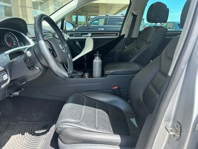 Used 2013 Silver Volkswagen V6 TDI image 5