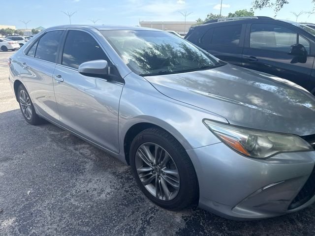 Used 2015 Silver Toyota SE image 8