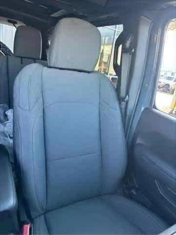 Used 2025 Anvil Clearcoat Jeep Sport S image 13