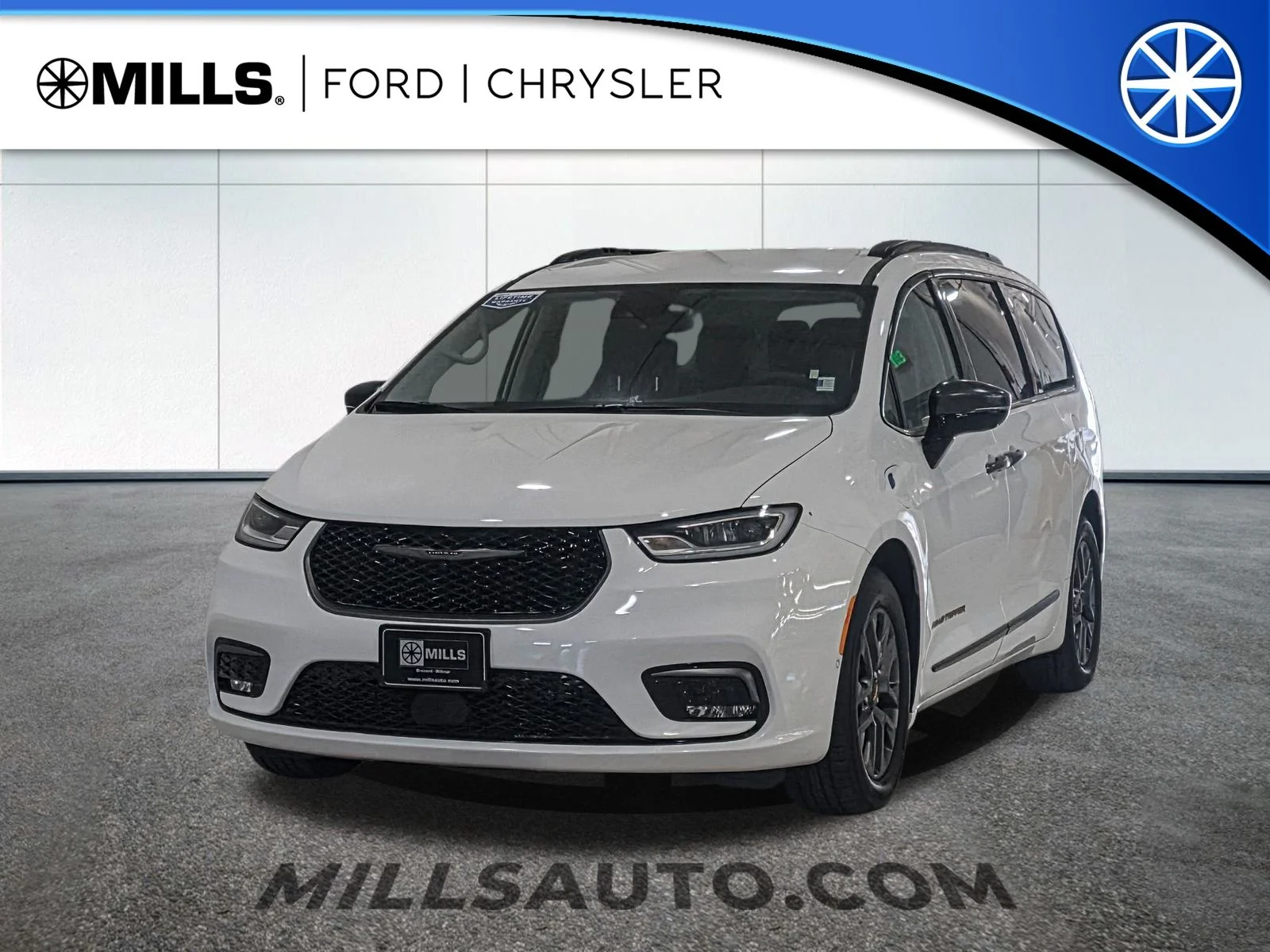 2024 Chrysler Pacifica Hybrid Select Road TripperPHEV's photo