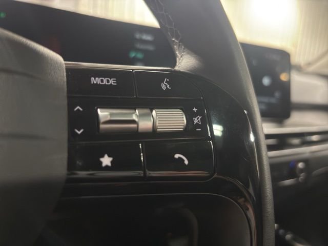 Used 2026 White Kia X-Line EX image 32