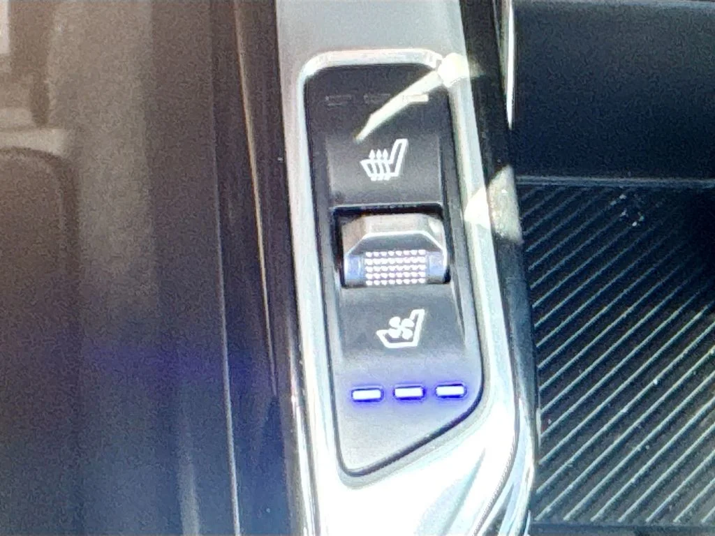 Used 2025 White Kia SX image 22
