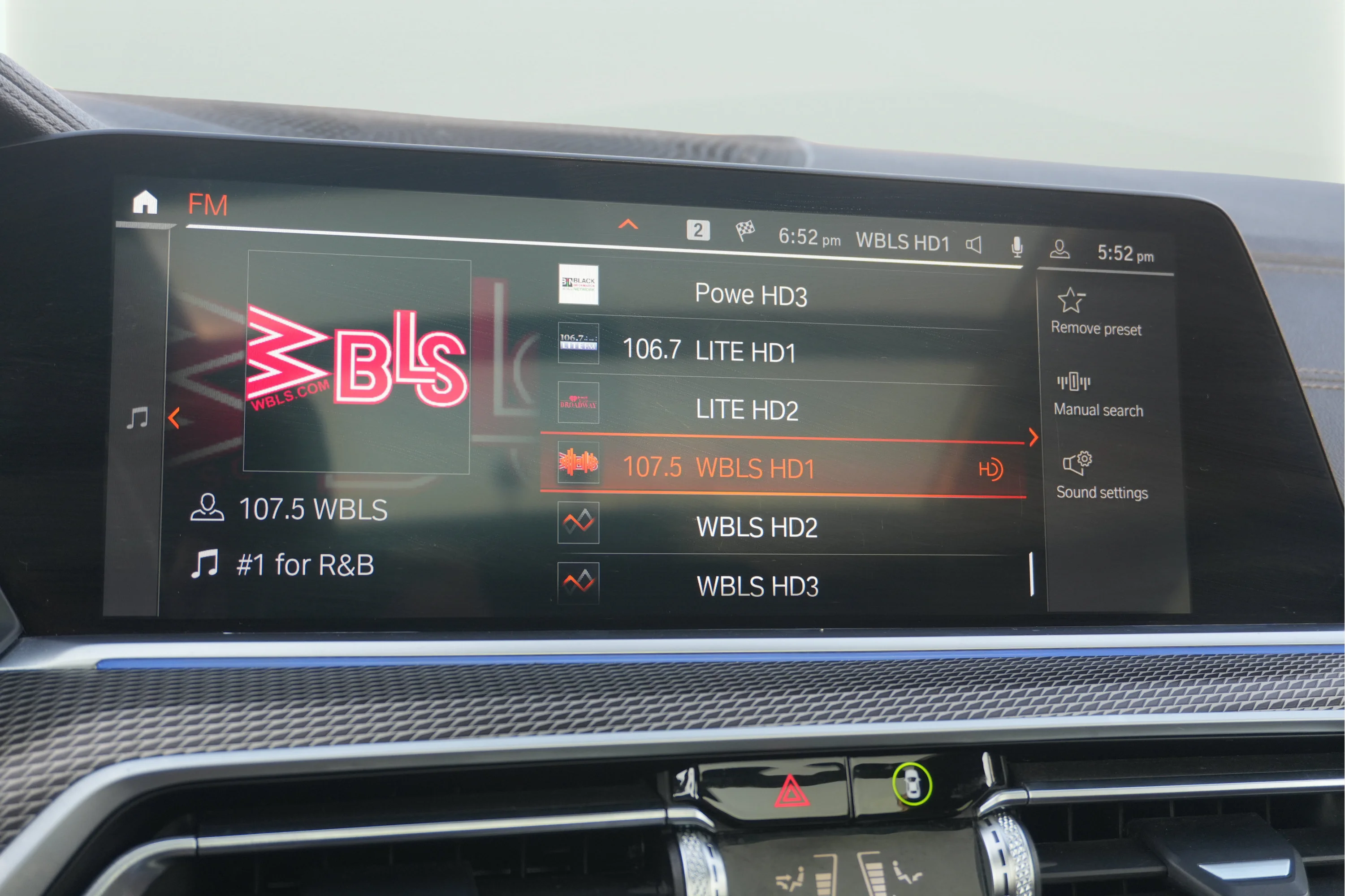 Used 2022 Mineral White Metallic BMW xDrive40i image 28
