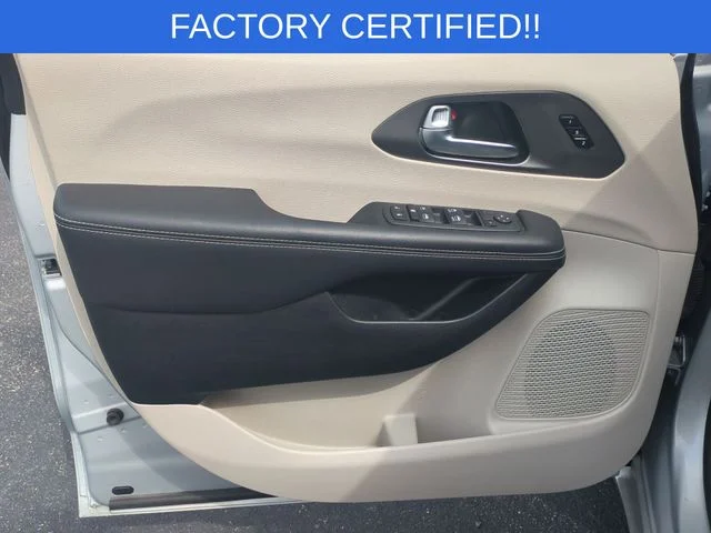 Used 2023 Silver Chrysler Touring L image 12
