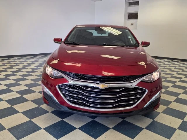Used 2023 RADIANT RED TINTCOAT Chevrolet LT image 2