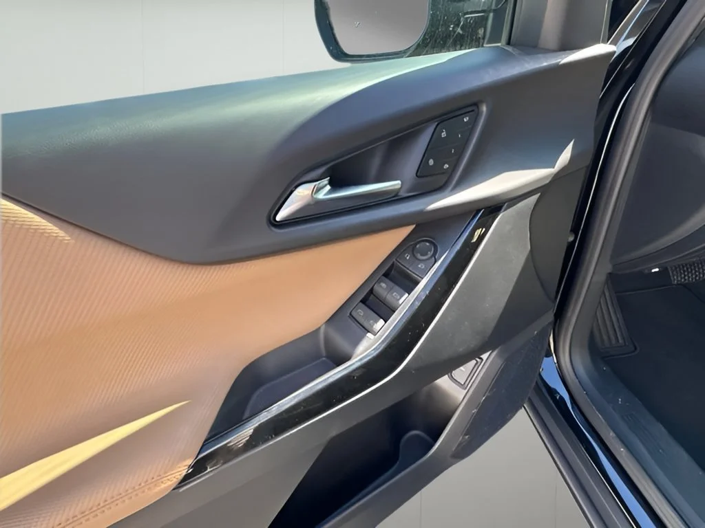 New 2027 Mosaic Black Metallic Chevrolet ACTIV image 9