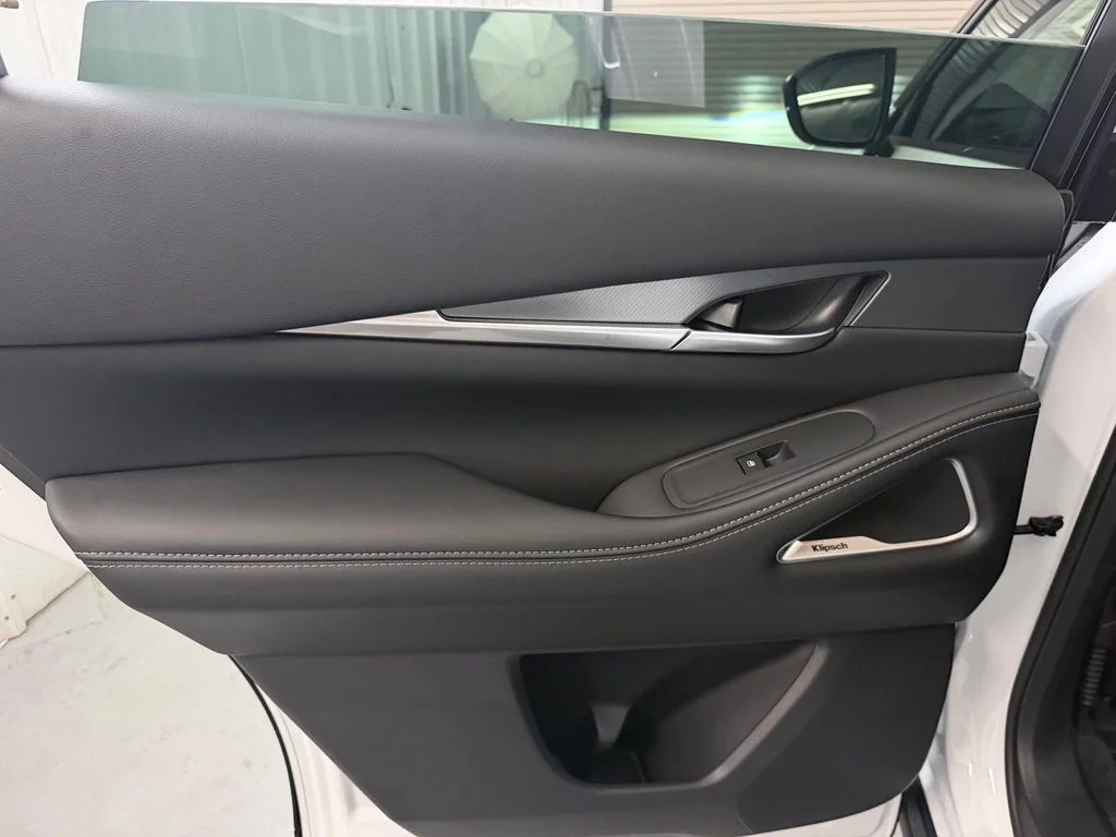 New 2027 2T RAD WHT INFINITI Sport AWD image 40