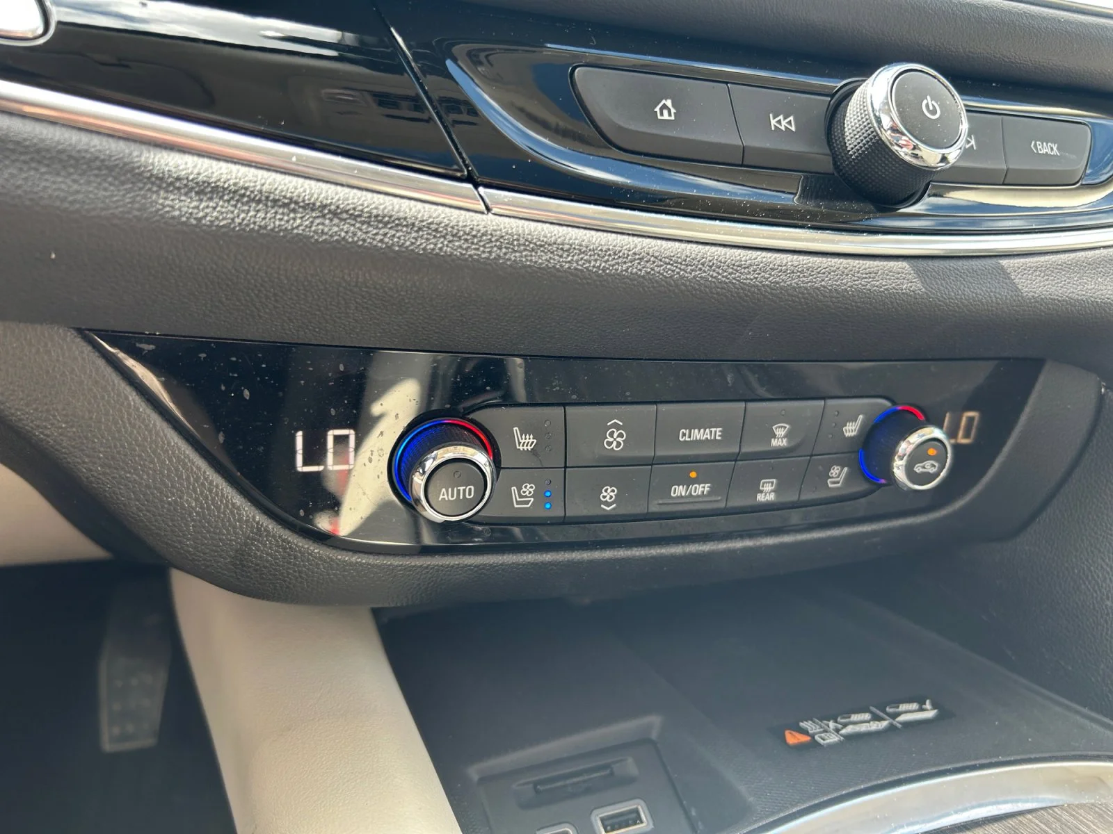 Used 2023 White Buick Avenir AWD image 23