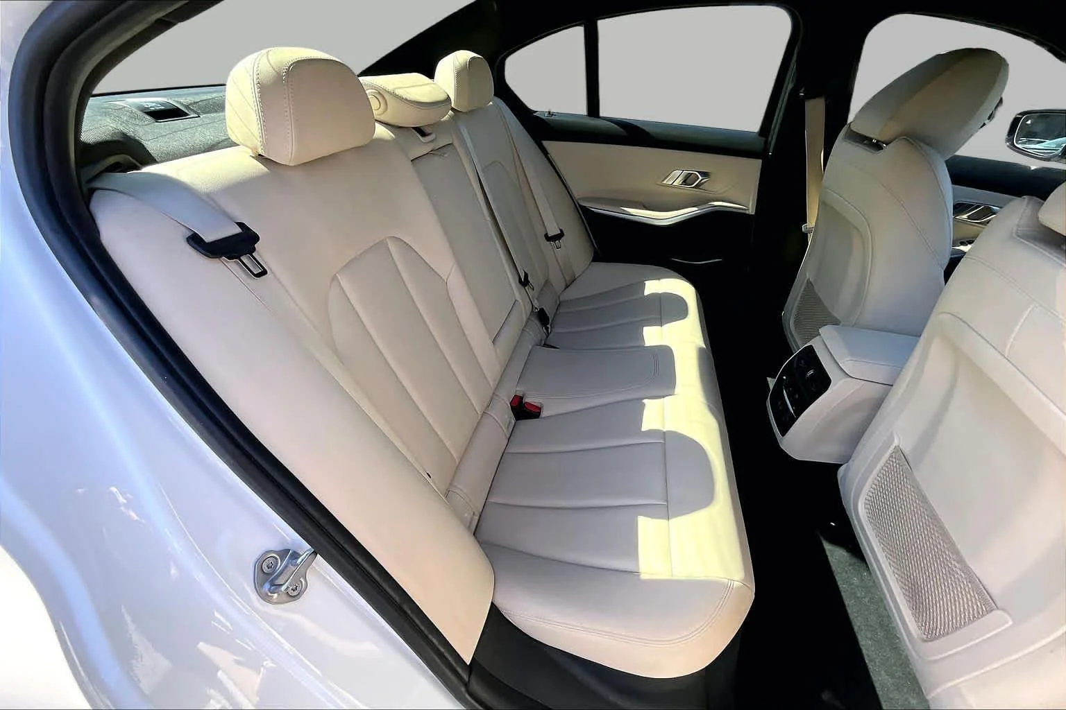 Used 2019 Alpine White BMW 330i image 19