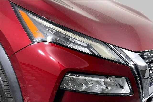 Used 2023 Red Nissan SL image 28