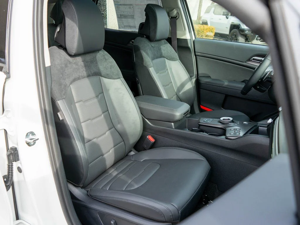 New 2026 Snow White Pearl Kia SX Prestige image 9