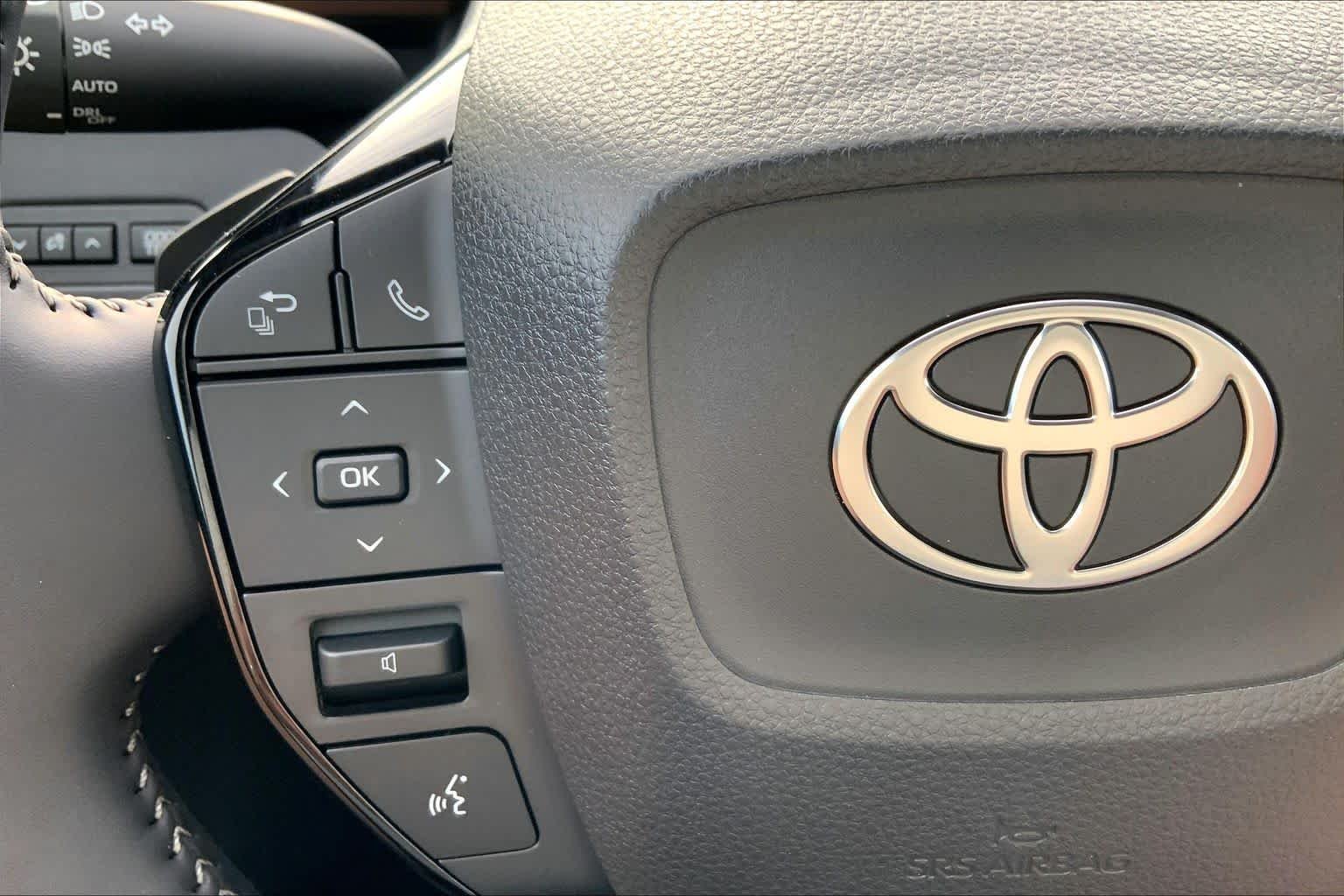 Used 2026 Wind Chill Pearl Toyota XLE Plus image 23