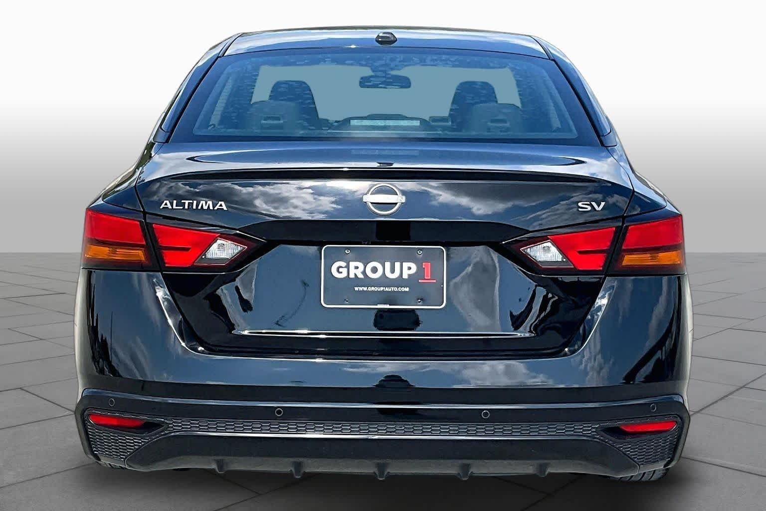Used 2024 Super Black Nissan 2.5 SV image 5