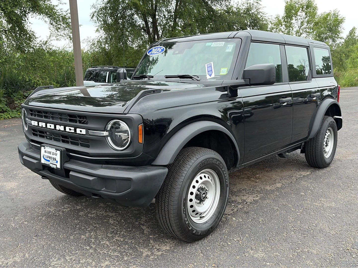 New 2025 Shadow Black Ford Base image 14