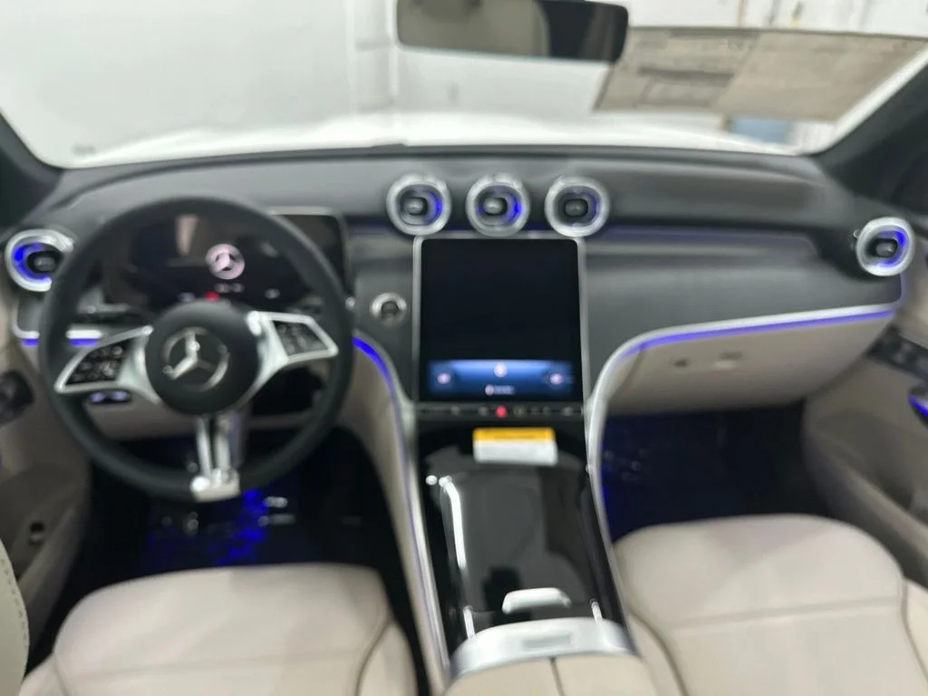New 2027 White Mercedes-Benz GLC 300 image 22