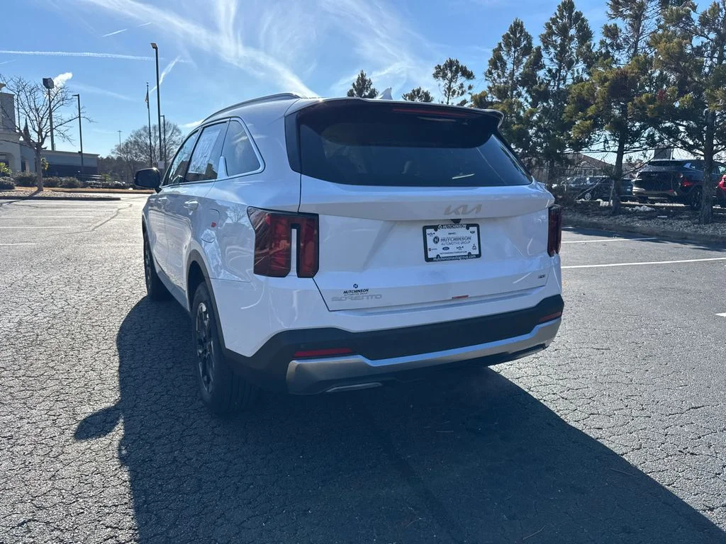 New 2026 White Kia S image 5