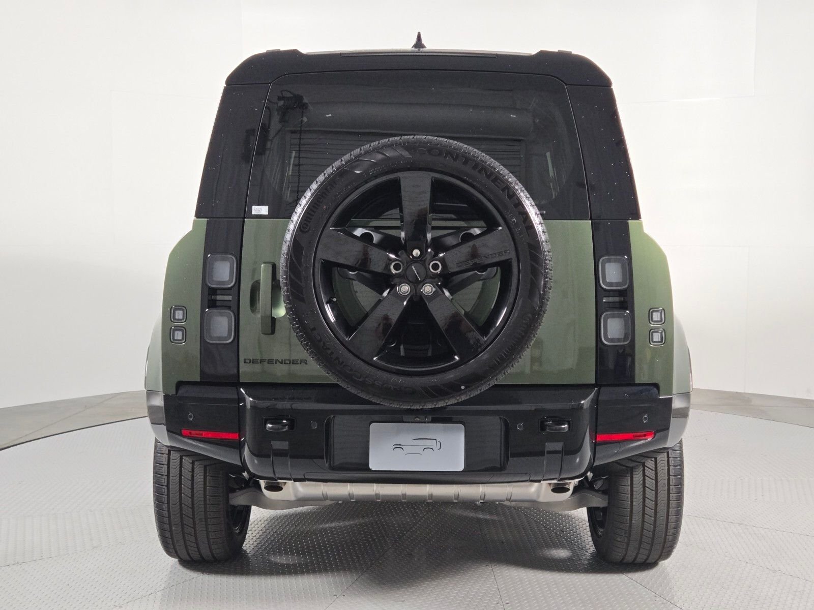 New 2026 Woolstone Green Land Rover X-Dynamic SE image 7