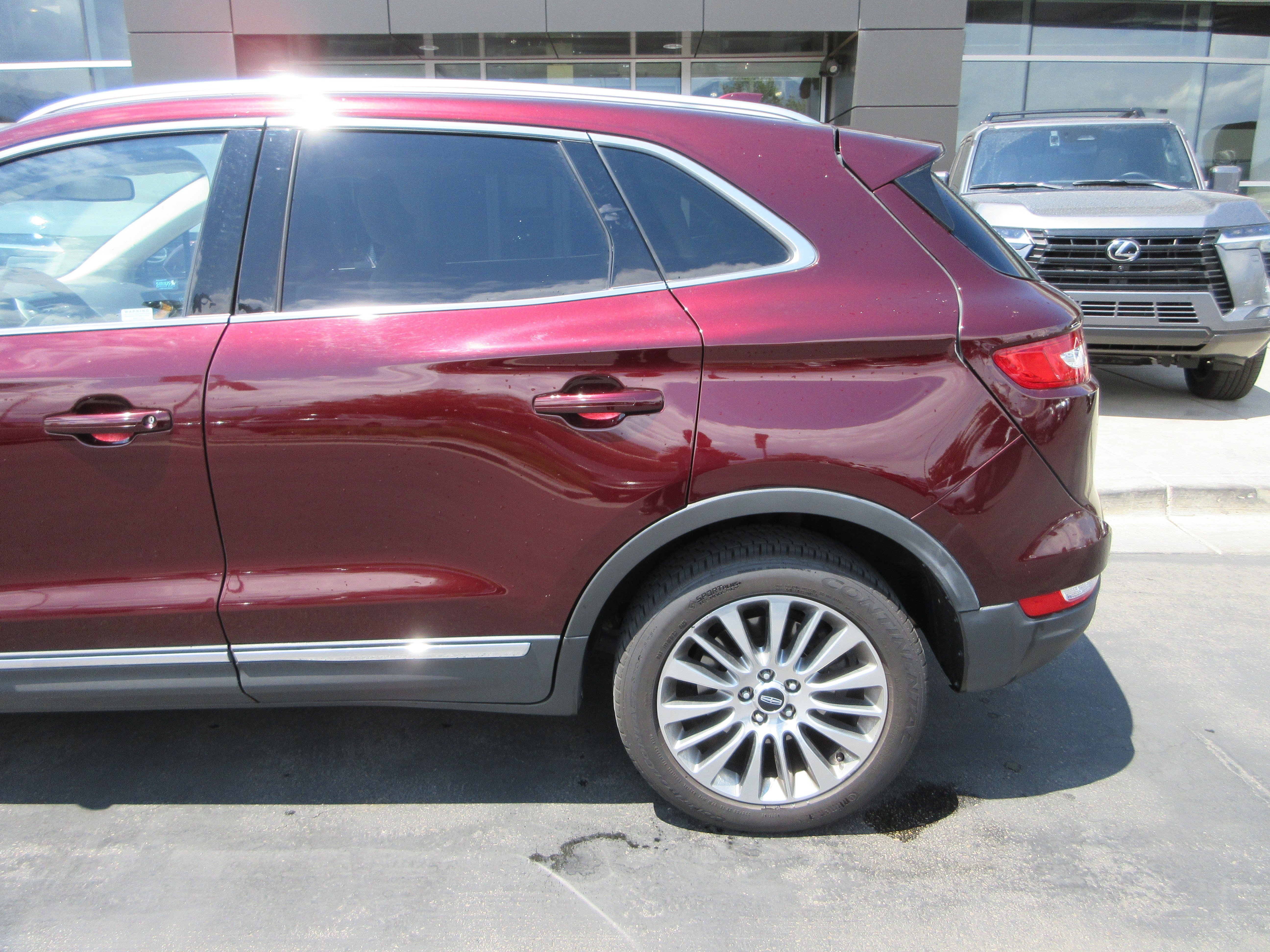Used 2016 Burgundy Velvet Metallic Tinted Clearcoat Lincoln Reserve image 4