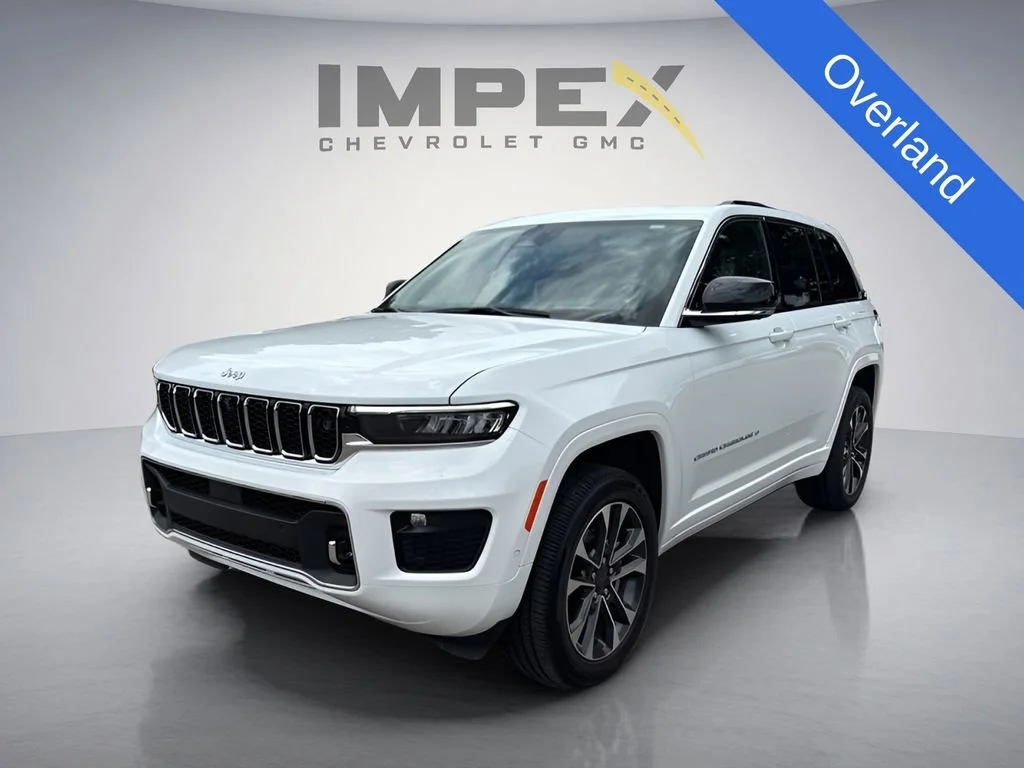 Used 2025  Jeep Overland image 1